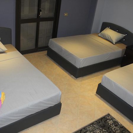 Tahrir Square Hostel Кайро Екстериор снимка