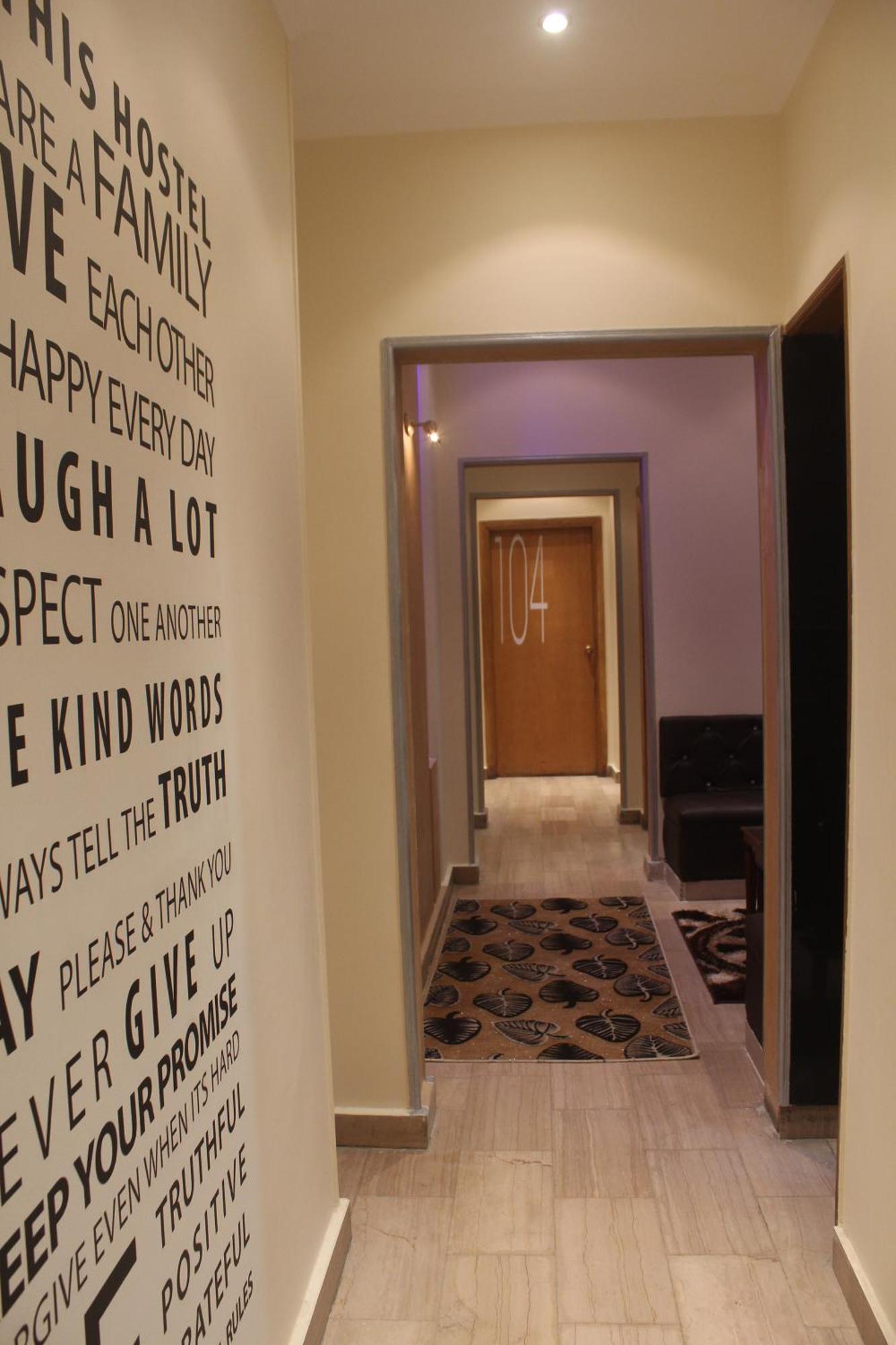 Tahrir Square Hostel Кайро Екстериор снимка