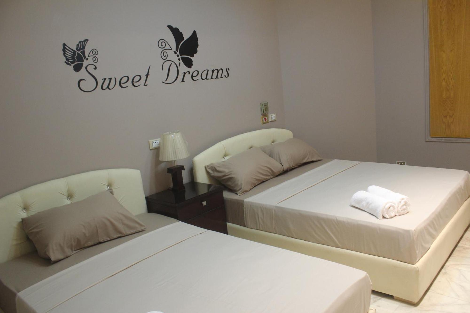 Tahrir Square Hostel Кайро Екстериор снимка