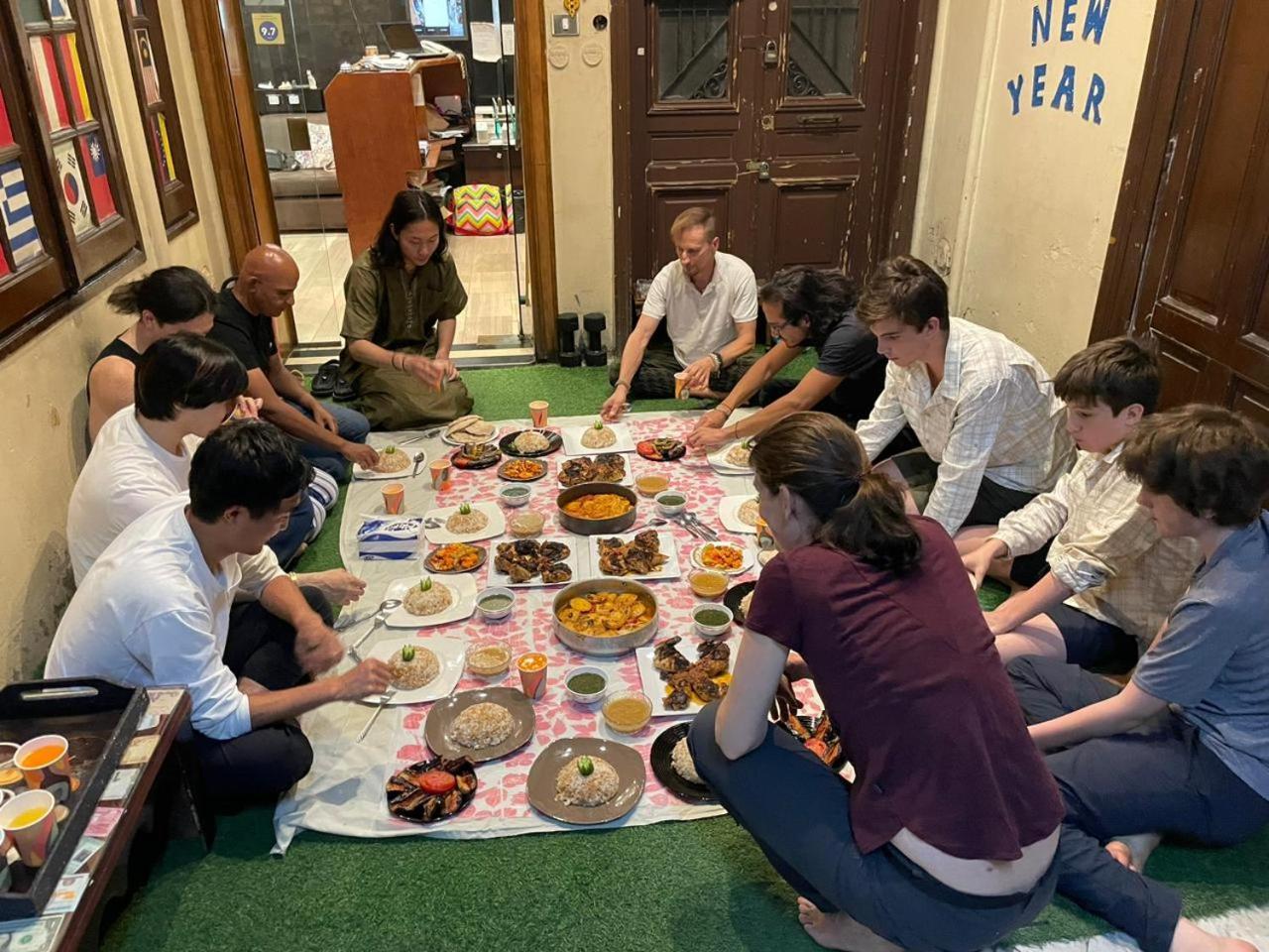 Tahrir Square Hostel Кайро Екстериор снимка