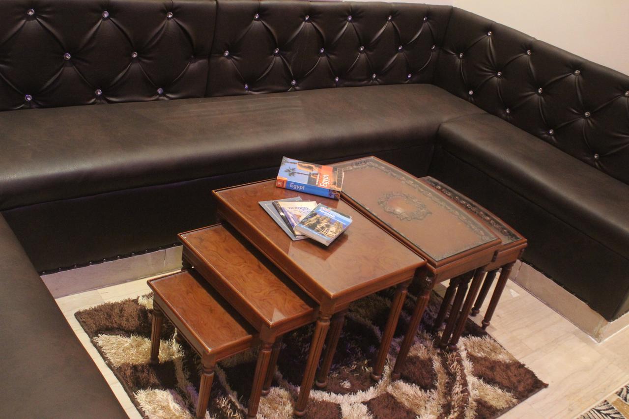 Tahrir Square Hostel Кайро Екстериор снимка