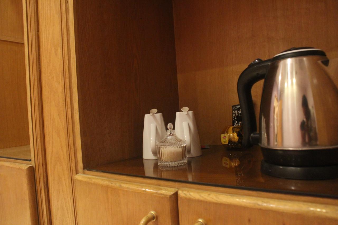 Tahrir Square Hostel Кайро Екстериор снимка
