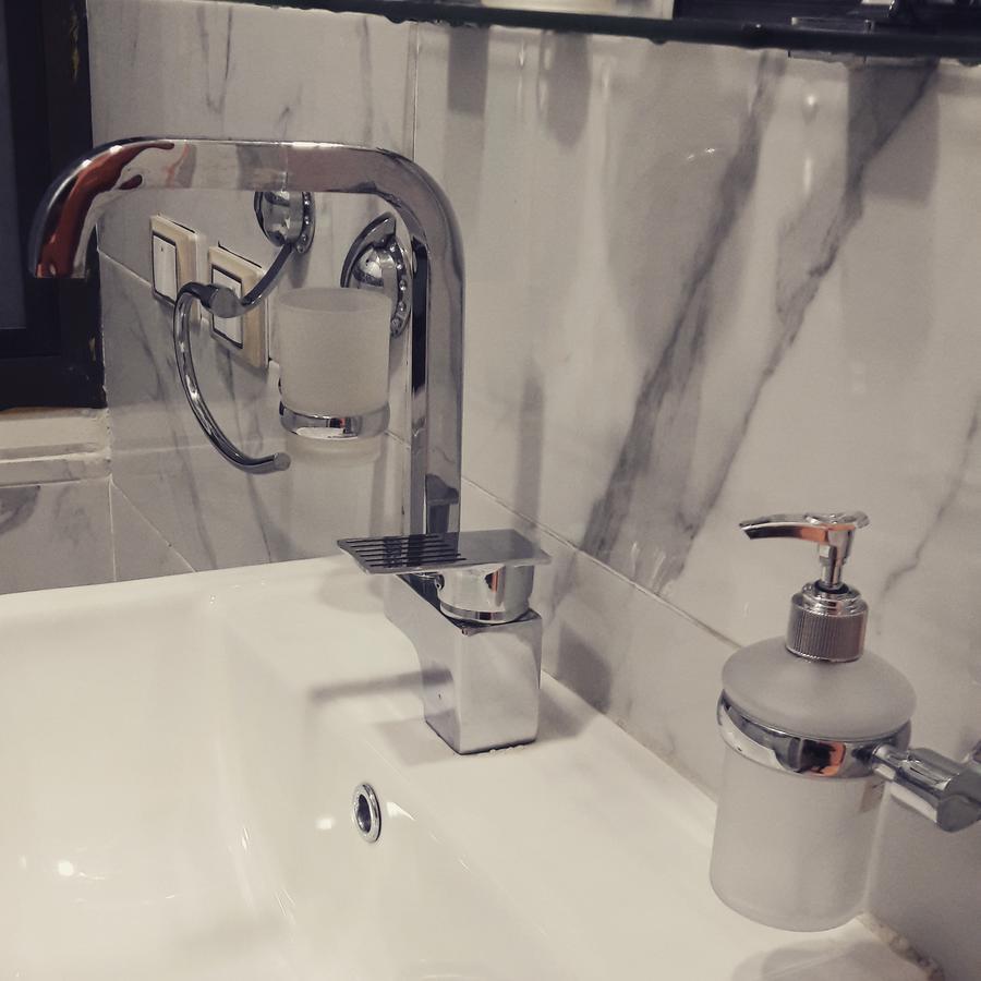 Tahrir Square Hostel Кайро Екстериор снимка