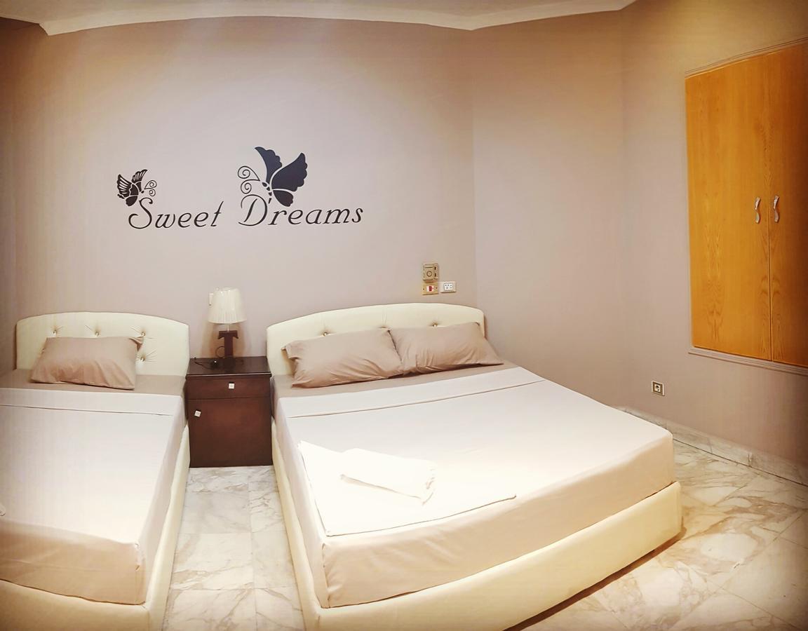 Tahrir Square Hostel Кайро Екстериор снимка
