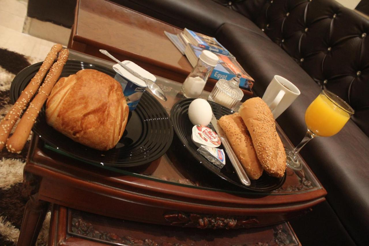 Tahrir Square Hostel Кайро Екстериор снимка