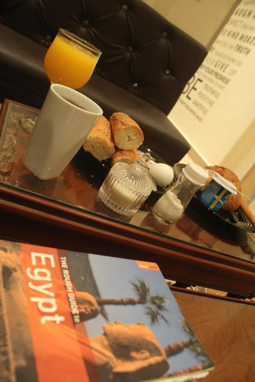 Tahrir Square Hostel Кайро Екстериор снимка