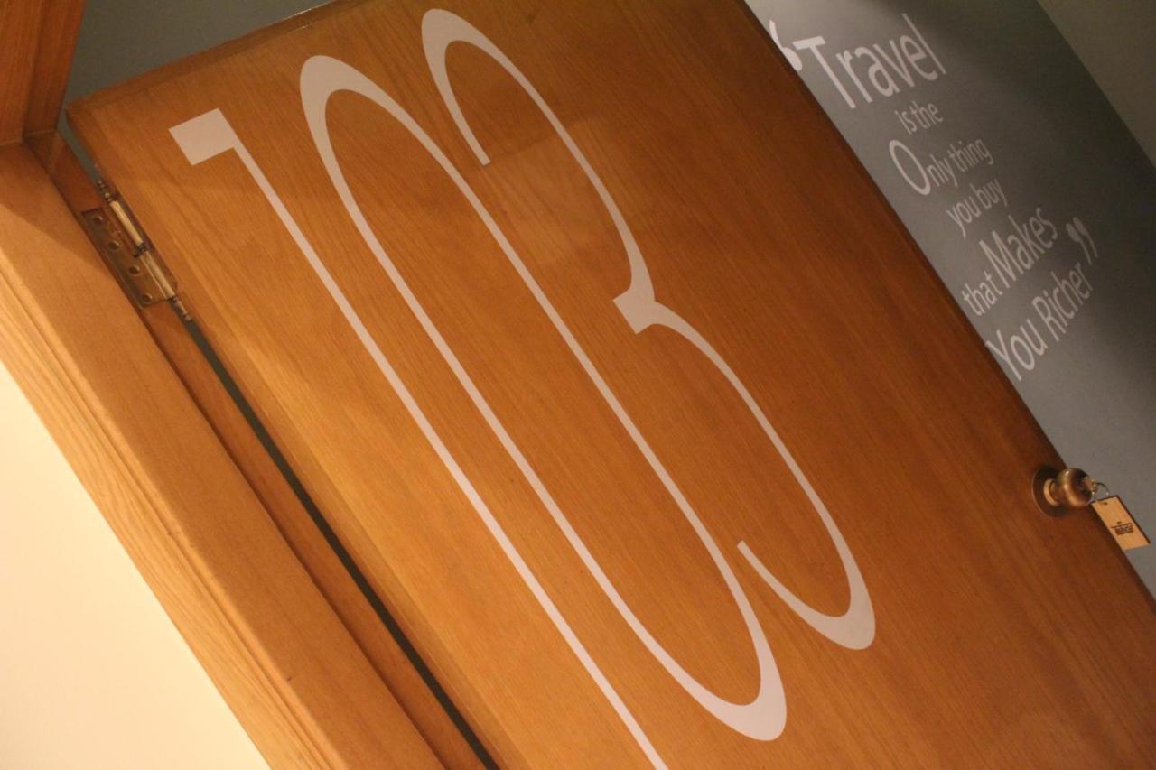Tahrir Square Hostel Кайро Екстериор снимка